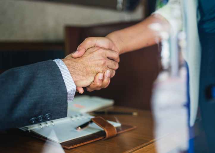 two people handshaking