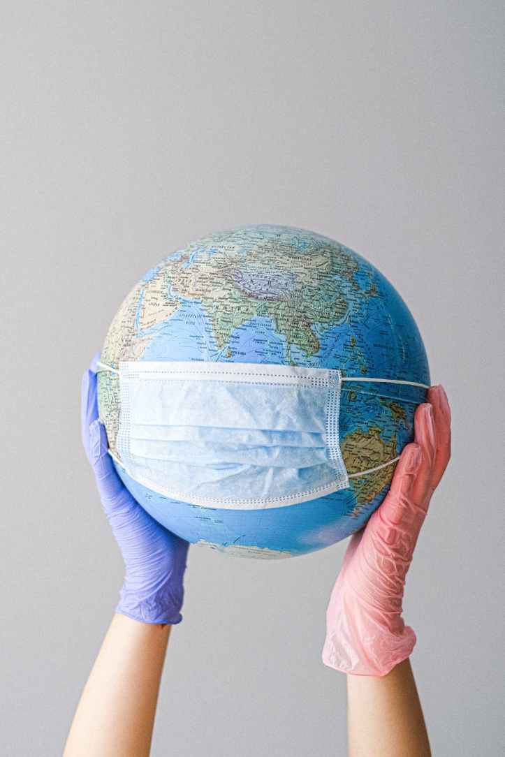 mains terre porter environnement