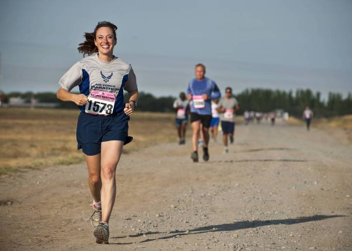 athletes cardio chemin de terre coureurs