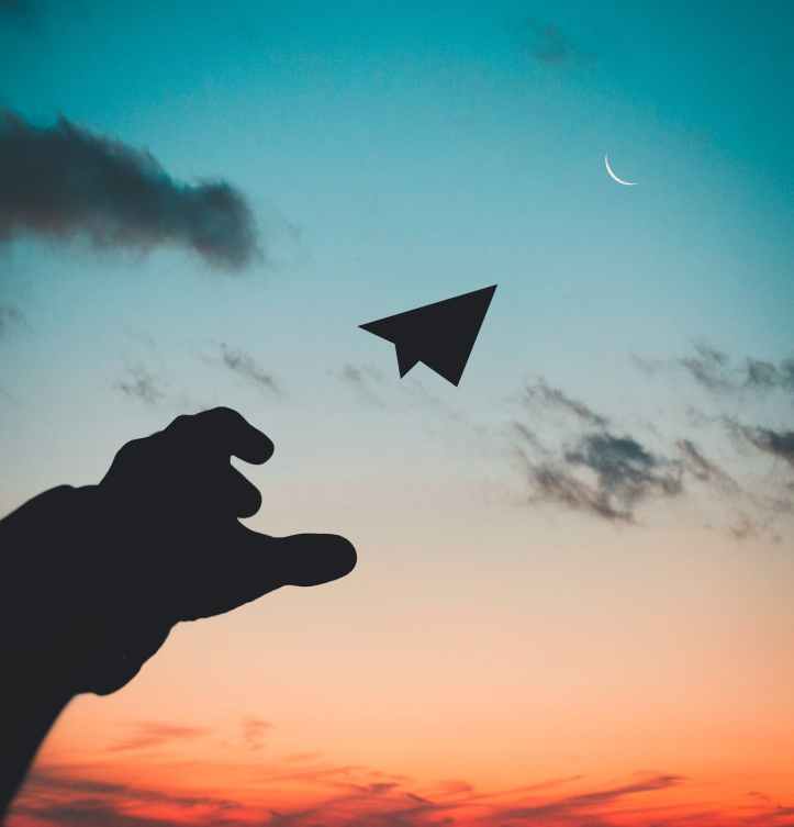 a contre jour aube avion ciel