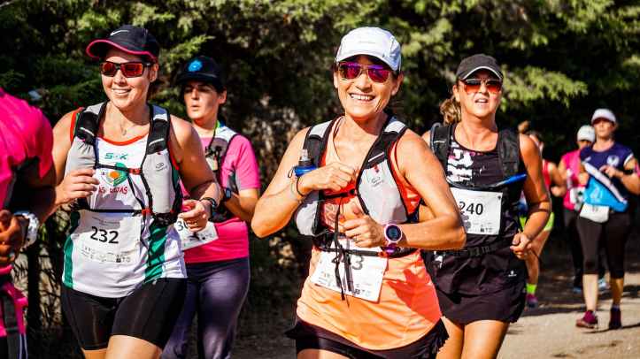 groupe de personnes faisant le marathon
